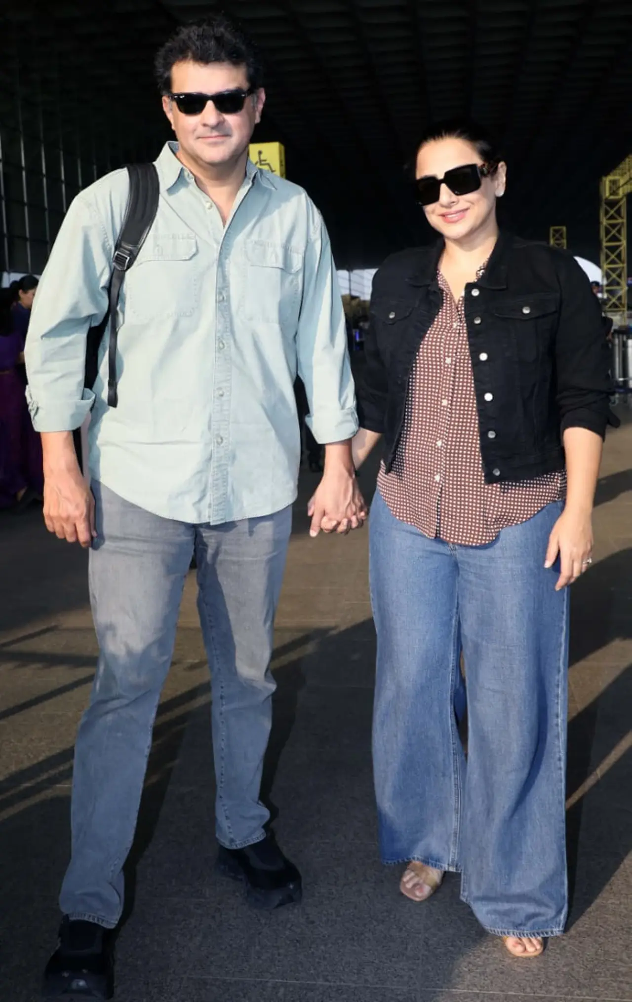 <p>Vidya Balan and her husband Siddharth Roy Kapur made a rare appearance together at the airport as they were spotted hand-in-hand.</p> <p>Vidya Balan and her husband Siddharth Roy Kapur made a rare appearance together at the airport as they were spotted hand-in-hand.</p>